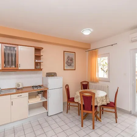 Apartment Jurjako Murter